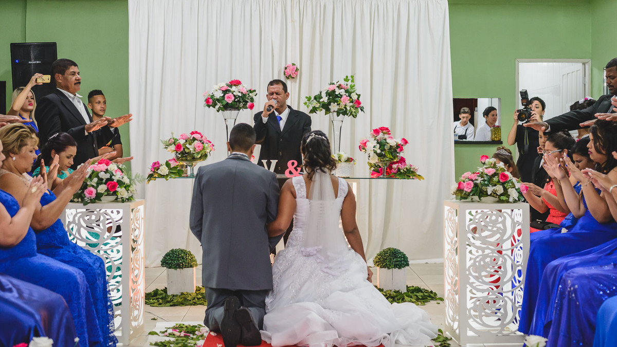 Foto da benção dos noivos - Mongaguá - SP- fotografia Cia P&B Produções 