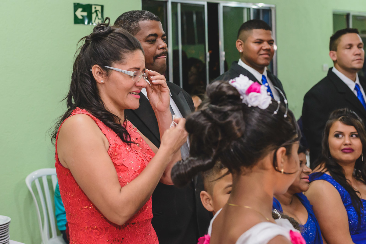Foto da mãe da noiva chorando na cerimônia - Mongaguá - SP - fotografia Cia P&B Produções