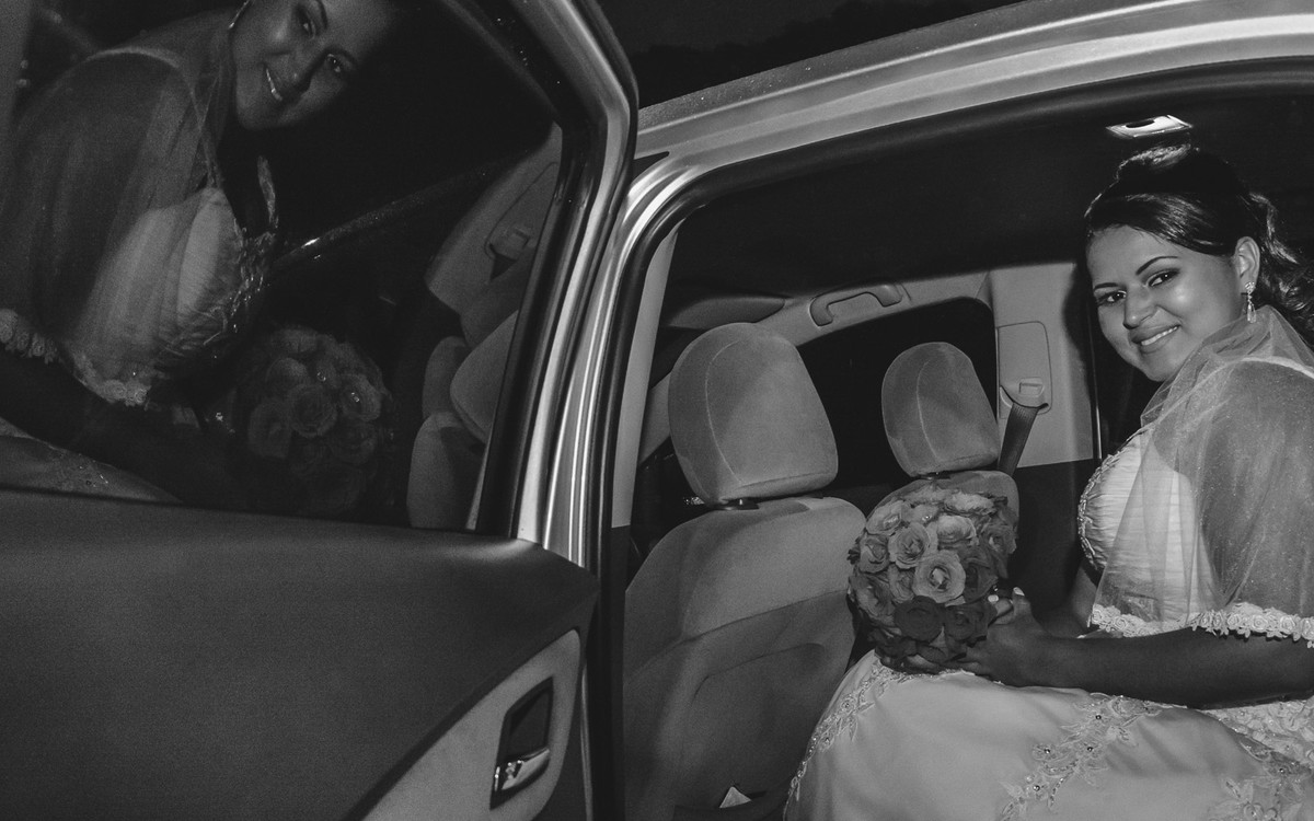 Foto da chegada da noiva no casamento- Mongaguá - SP - fotografia Cia P&B Produções