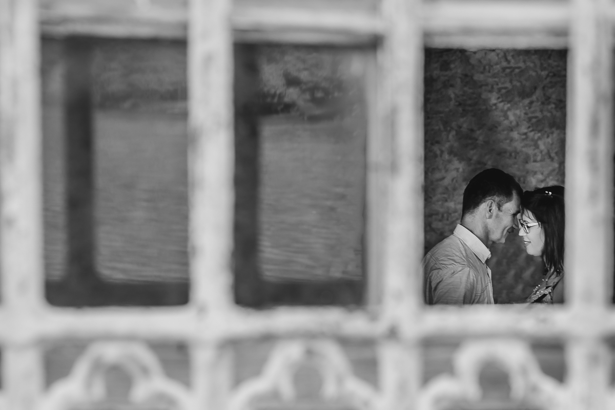 Foto do casal no ensaio pré wedding- Iperó - SP - fotografia Cia P&B Produções