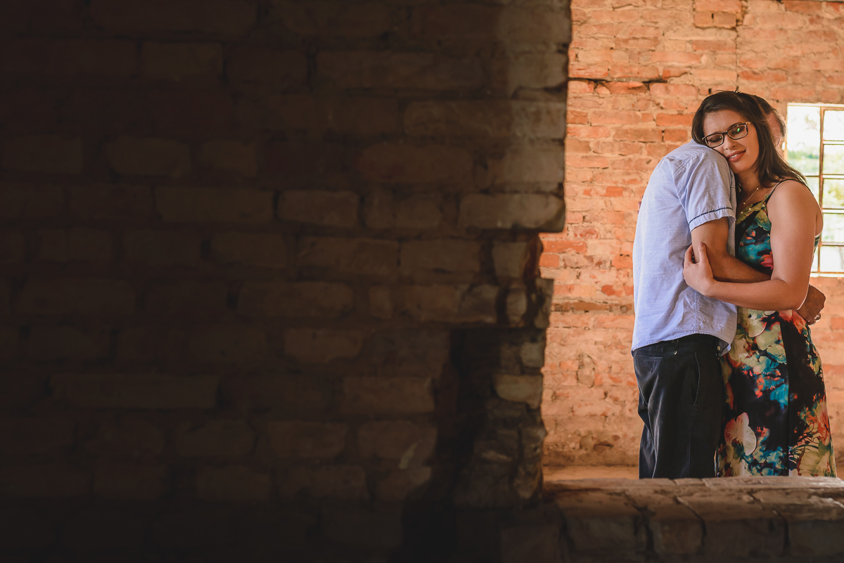 Foto do casal no ensaio de pré wedding- Iperó - SP - fotografia Cia P&B Produções