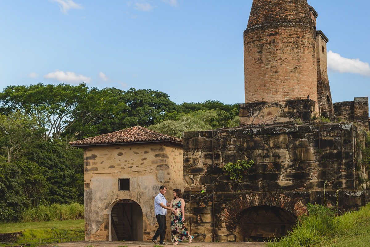 Foto do casal dançando no ensaio pré wedding - Iperó - SP - fotografia Cia P&B Produções
