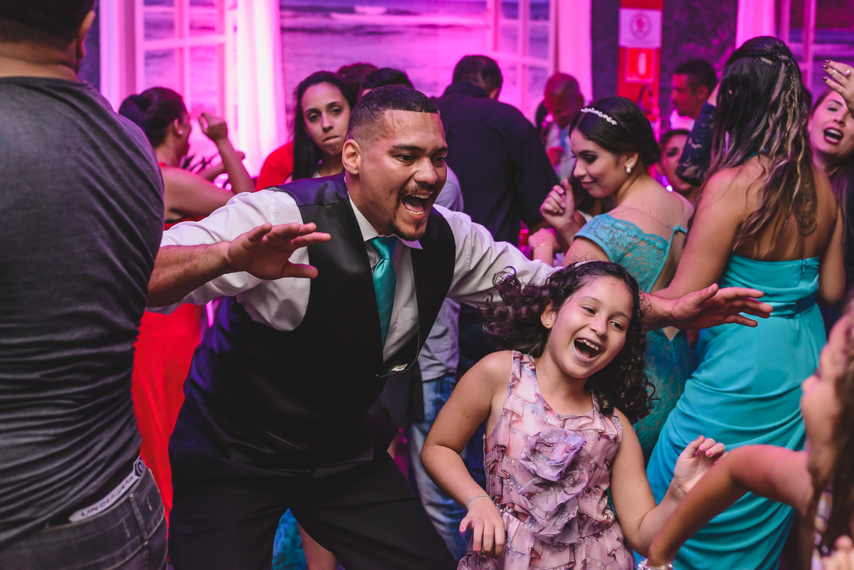 Foto de criança dançando na festa- KF Eventos - Praia Grande - SP