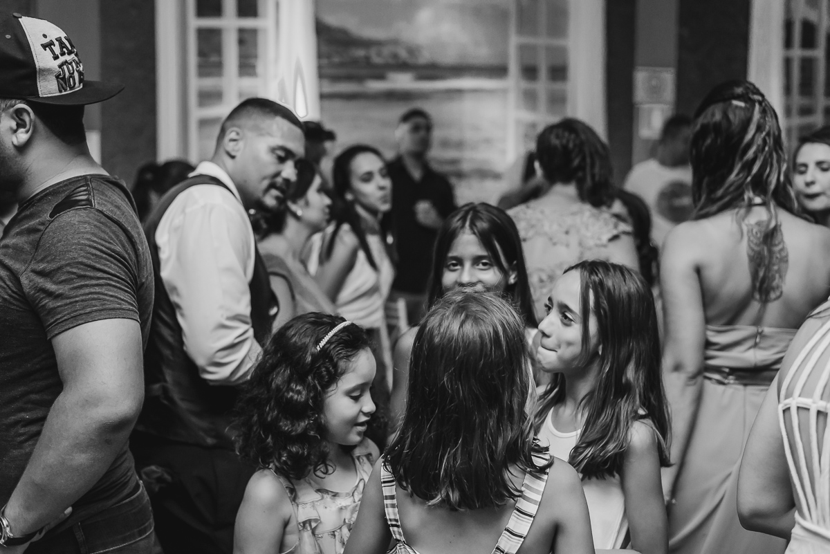 Foto das crianças dançando na hora da festa- KF Eventos - Praia Grande - SP