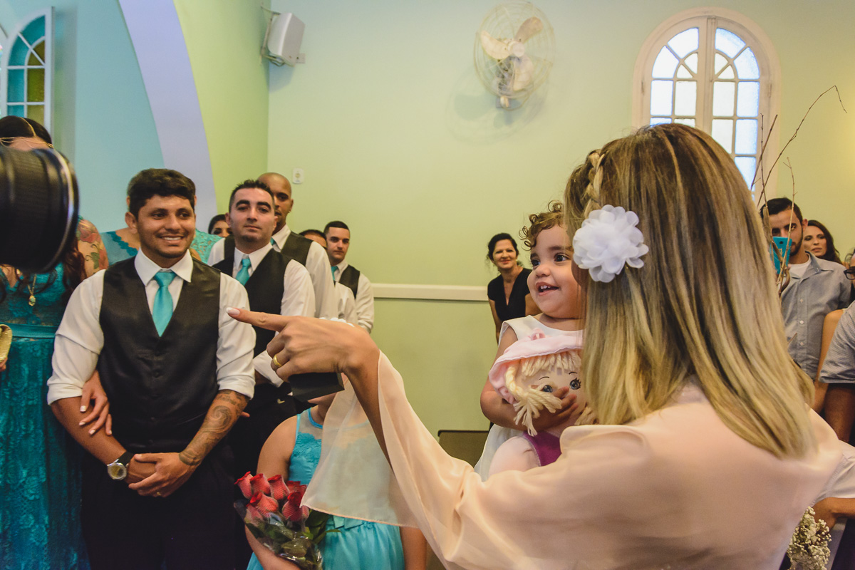 Foto da daminha no altar - Praia Grande - SP - Capela Santa Matilde