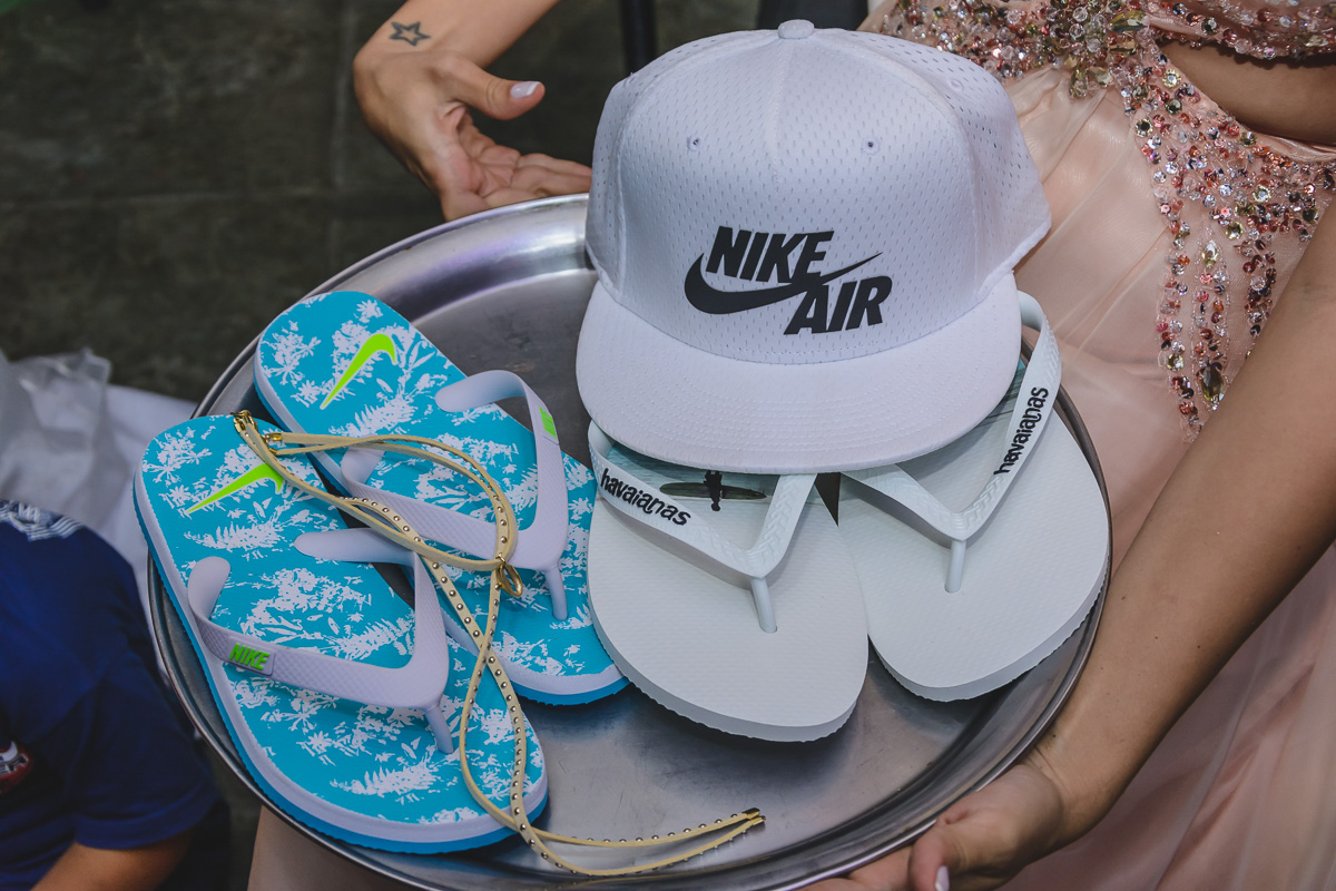 Chinelos para os noivos na festa de casamento e boné do noivo - KF Eventos - Praia Grande - SP