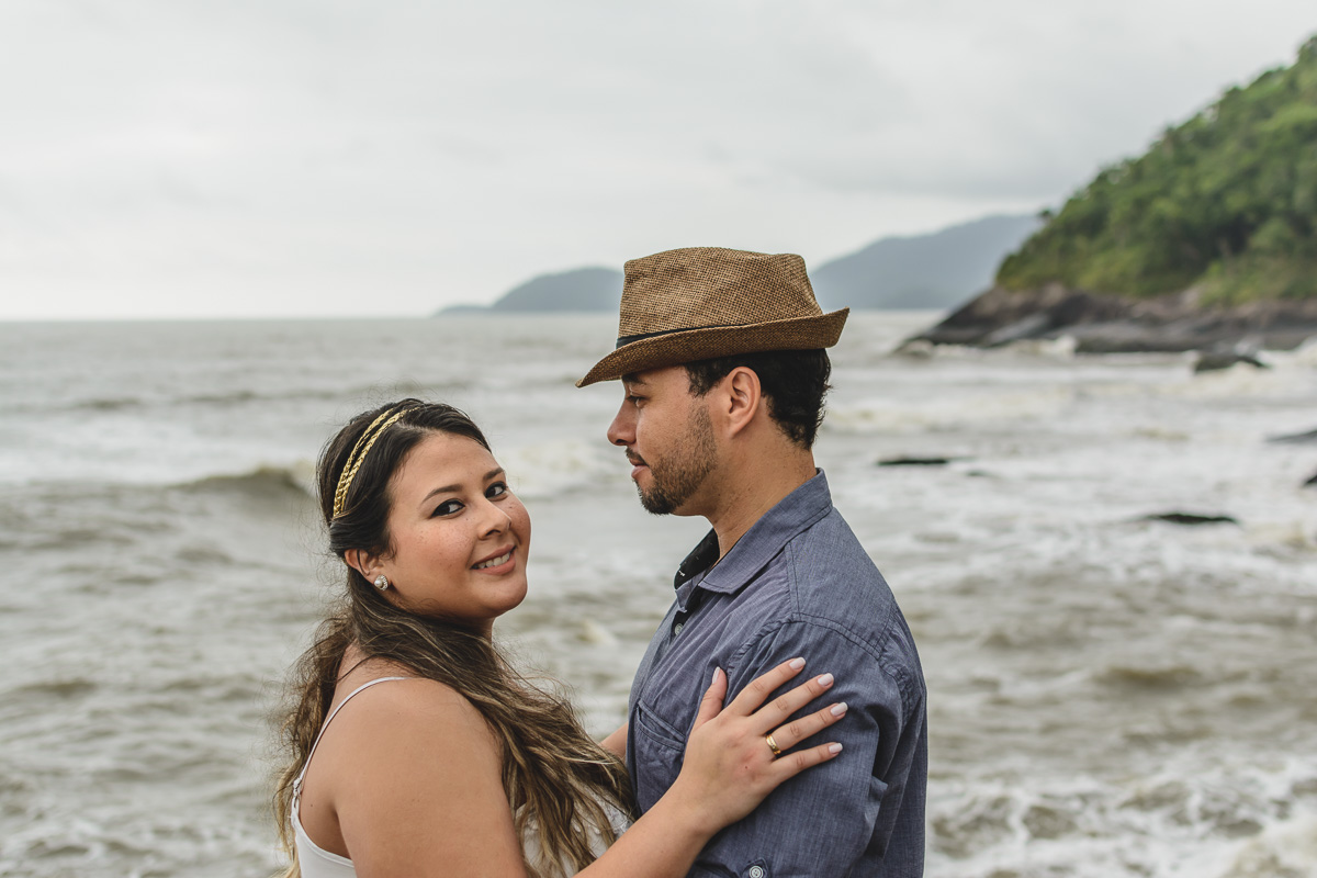 Olhar de noiva ensaio pré-wedding/Praia de Peruibe - Cia P&B Produções