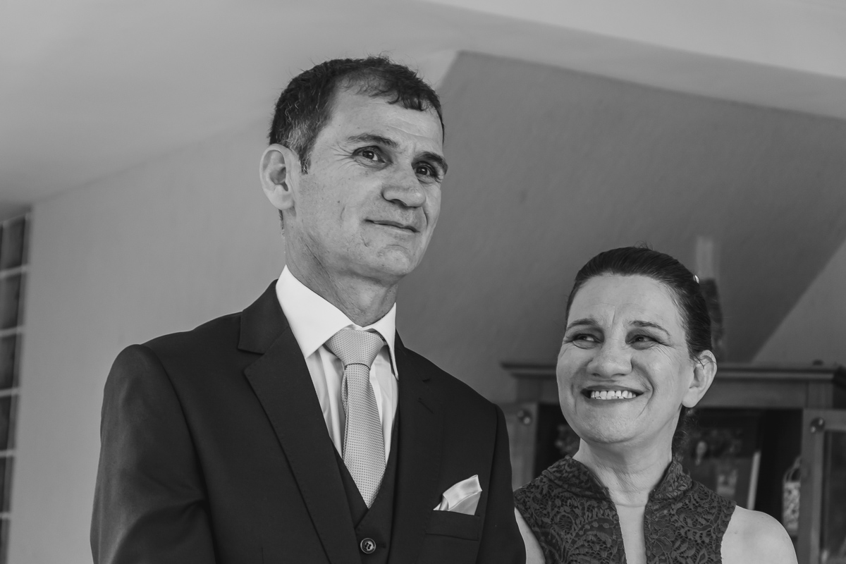 Noivo com sua mãe antes da entrada na cerimônia - Itapevi - SP - fotografia Cia P&B Produções - Chácara Brilho da Lua