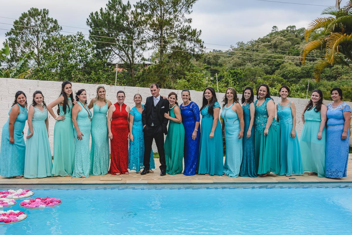 Noivo e as madrinhas - Itapevi - SP - fotografia Cia P&B Produções - Chácara Brilho da Lua