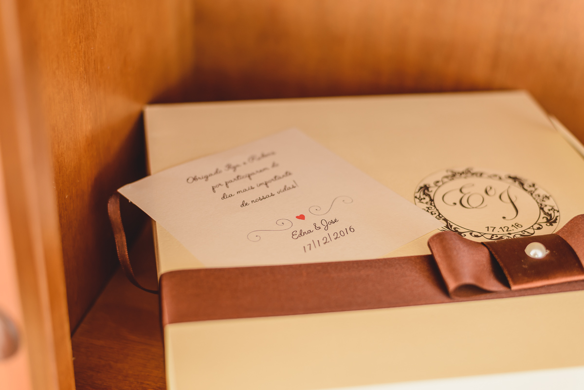 Detalhe do convite de casamento na festa - Itapevi - SP - fotografia Cia P&B Produções - Chácara Brilho da Lua