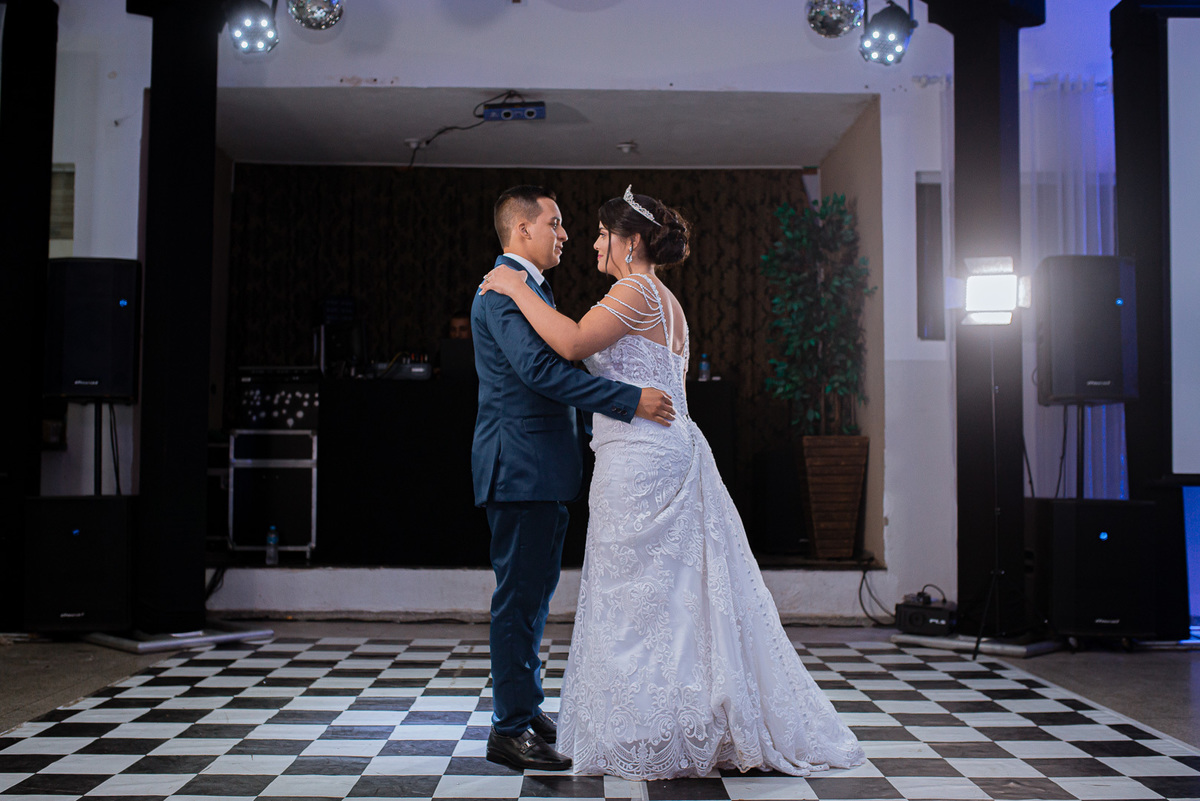 casamento chácara cobec pirapozinho fotos da noiva e fotografia do casamento cerimônia e festa com fotografo de pirapozinho