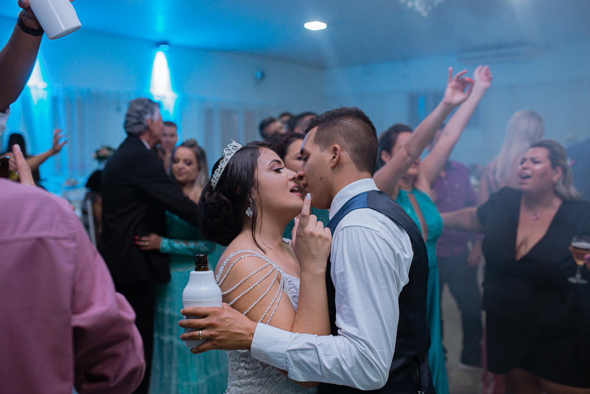 casamento chácara cobec pirapozinho fotos da noiva e fotografia do casamento cerimônia e festa com fotografo de pirapozinho