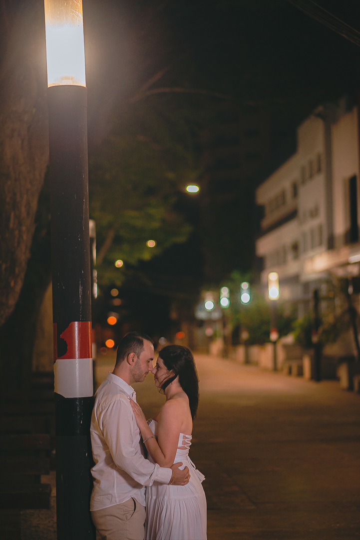 ensaio pre casamento fotografo de casamento noivado noivas vestido de noivado e de casamento fotografia no nascer do sol e no centro de presidente prudente