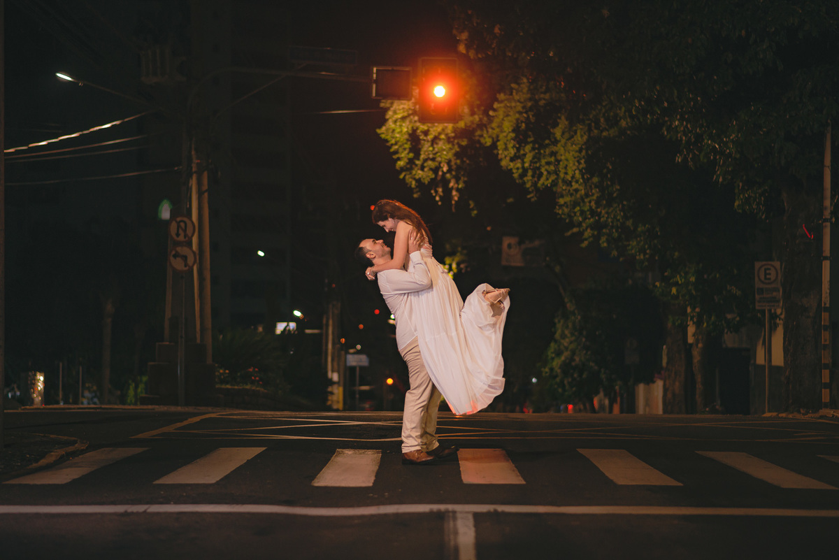 ensaio pre casamento fotografo de casamento noivado noivas vestido de noivado e de casamento fotografia no nascer do sol e no centro de presidente prudente