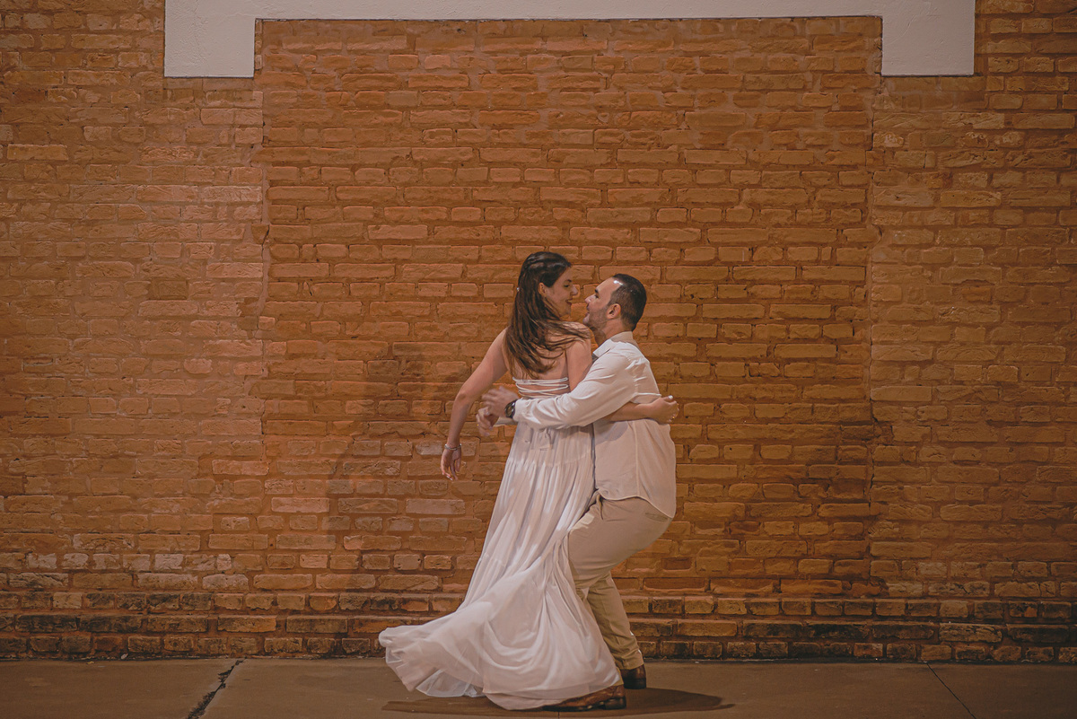 ensaio pre casamento fotografo de casamento noivado noivas vestido de noivado e de casamento fotografia no nascer do sol e no centro de presidente prudente