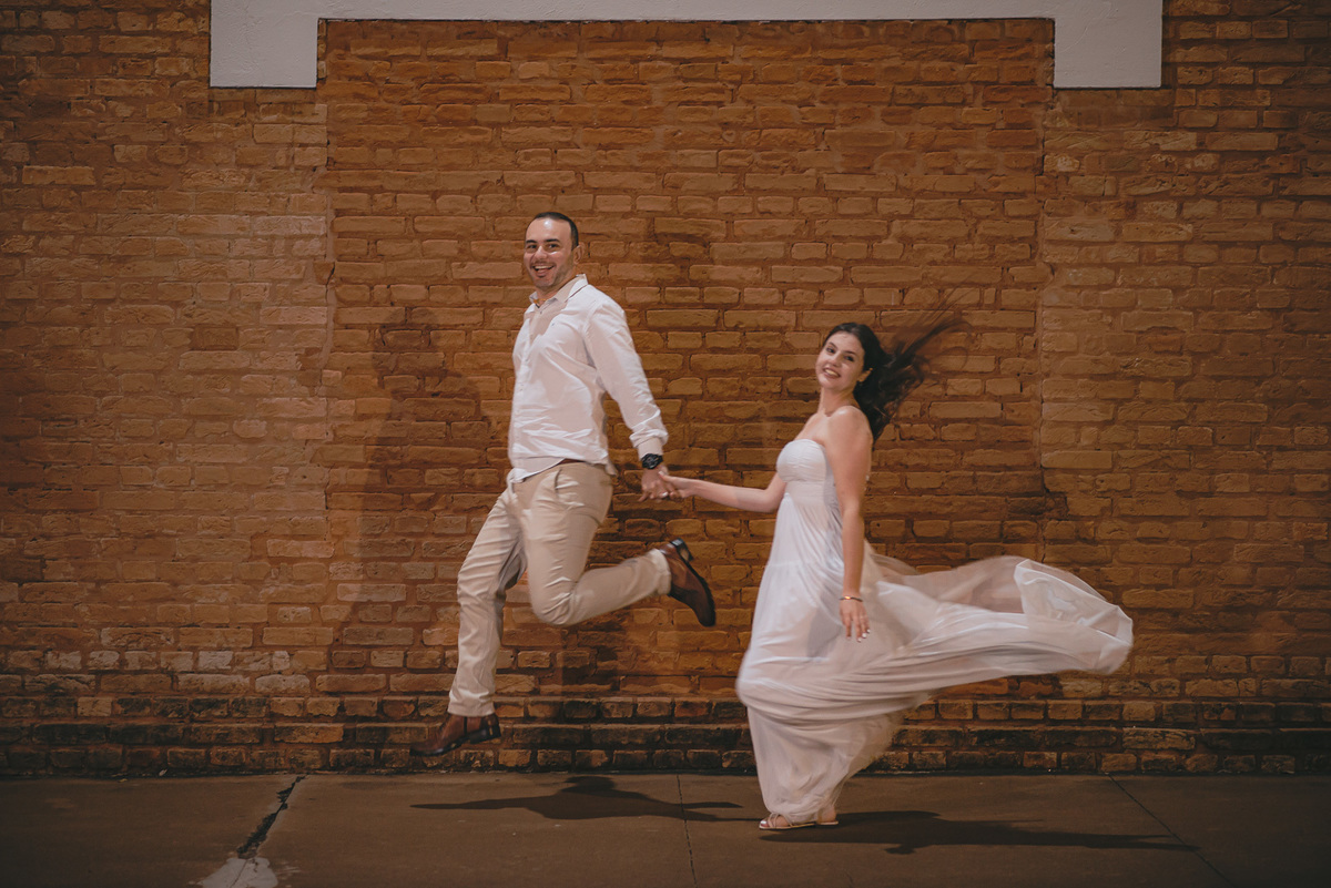 ensaio pre casamento fotografo de casamento noivado noivas vestido de noivado e de casamento fotografia no nascer do sol e no centro de presidente prudente