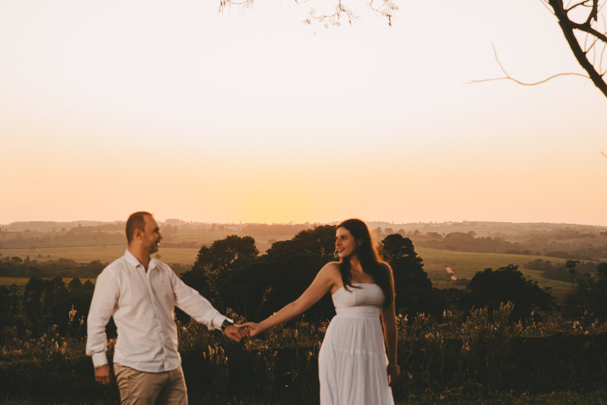 ensaio pre casamento fotografo de casamento noivado noivas vestido de noivado e de casamento fotografia no nascer do sol e no centro de presidente prudente