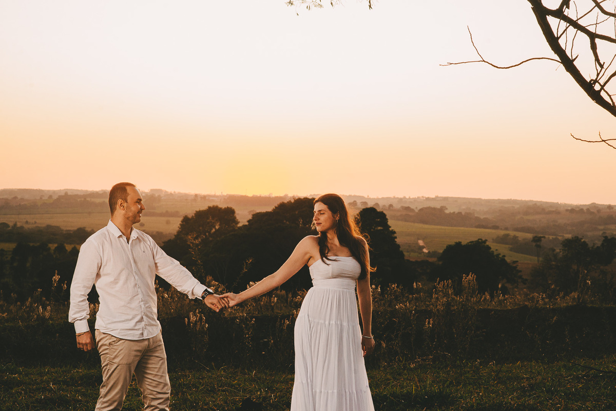 ensaio pre casamento fotografo de casamento noivado noivas vestido de noivado e de casamento fotografia no nascer do sol e no centro de presidente prudente