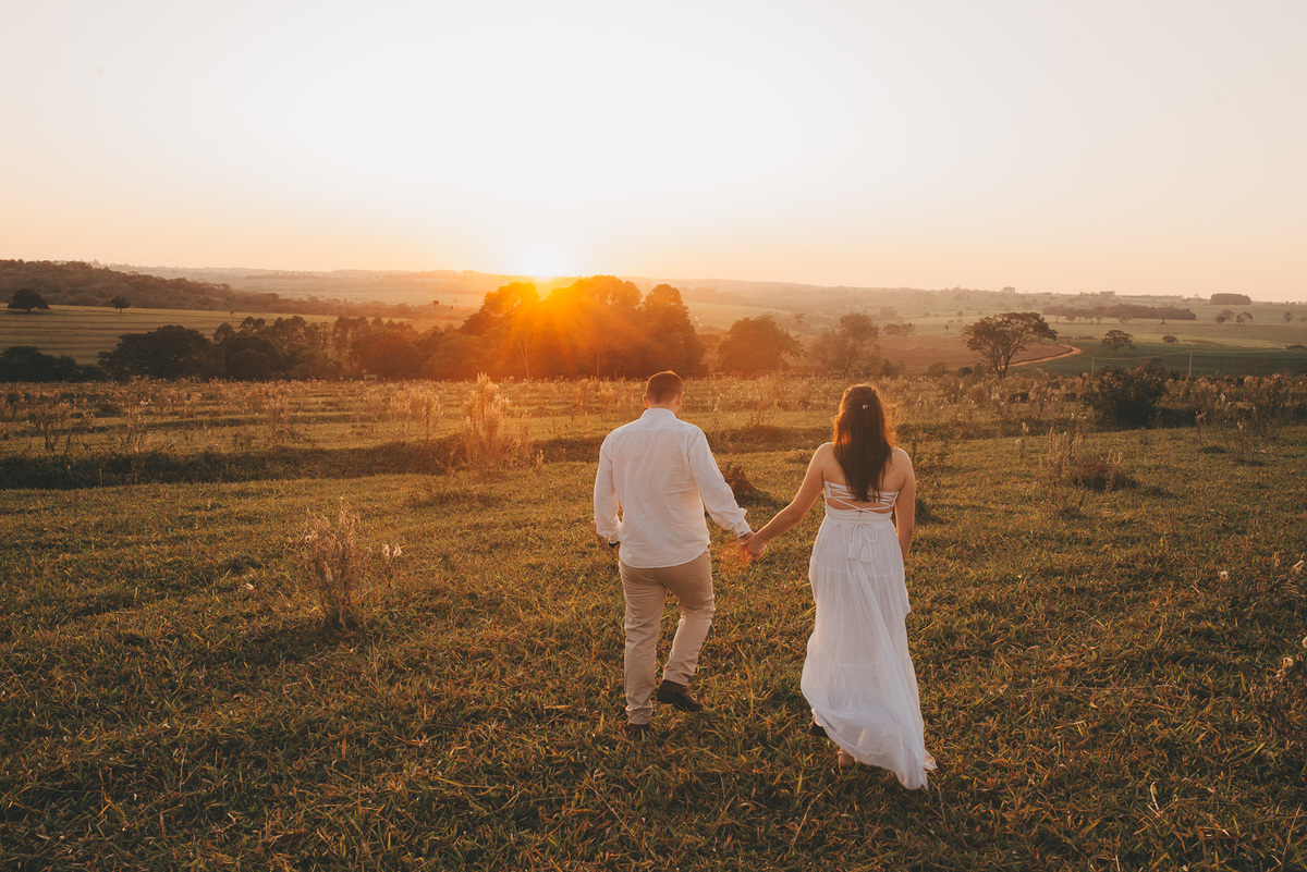 ensaio pre casamento fotografo de casamento noivado noivas vestido de noivado e de casamento fotografia no nascer do sol e no centro de presidente prudente