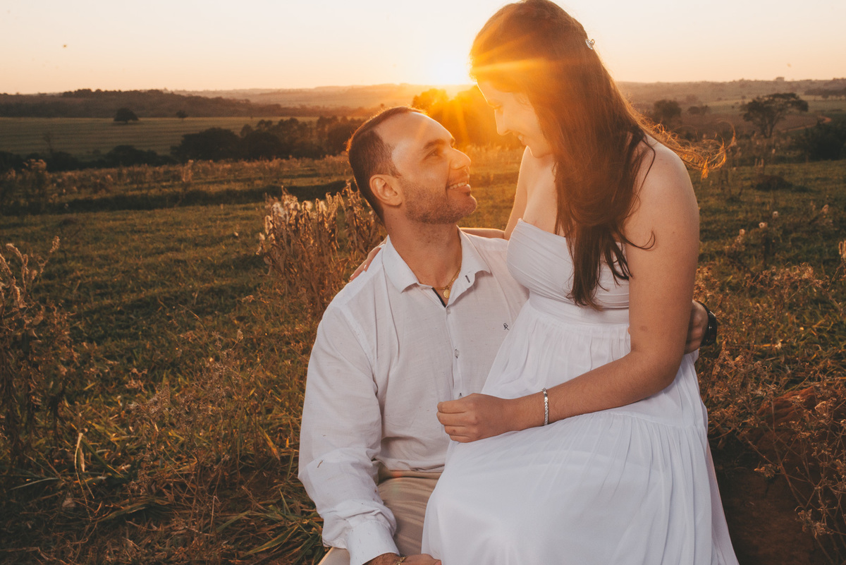 ensaio pre casamento fotografo de casamento noivado noivas vestido de noivado e de casamento fotografia no nascer do sol e no centro de presidente prudente