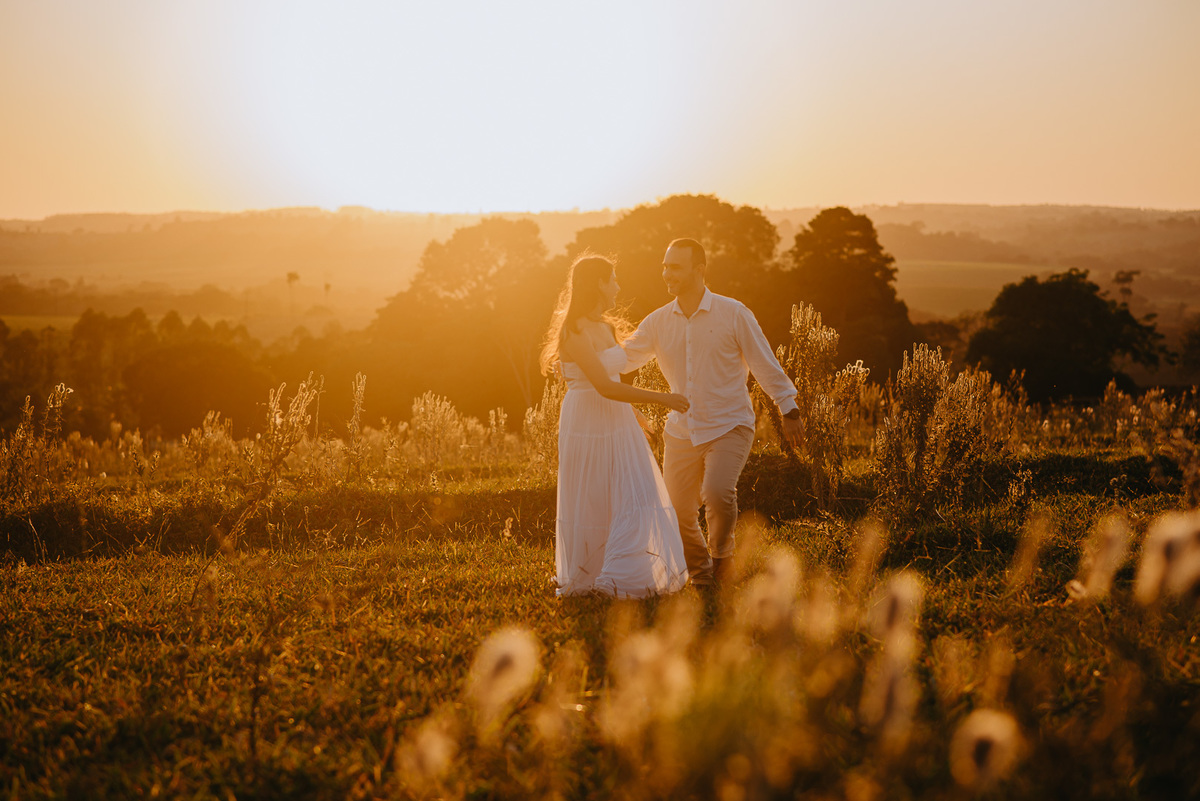 ensaio pre casamento fotografo de casamento noivado noivas vestido de noivado e de casamento fotografia no nascer do sol e no centro de presidente prudente