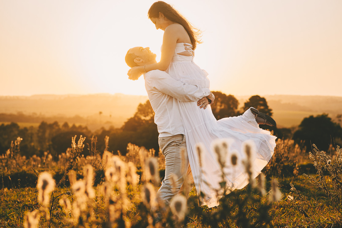 ensaio pre casamento fotografo de casamento noivado noivas vestido de noivado e de casamento fotografia no nascer do sol e no centro de presidente prudente