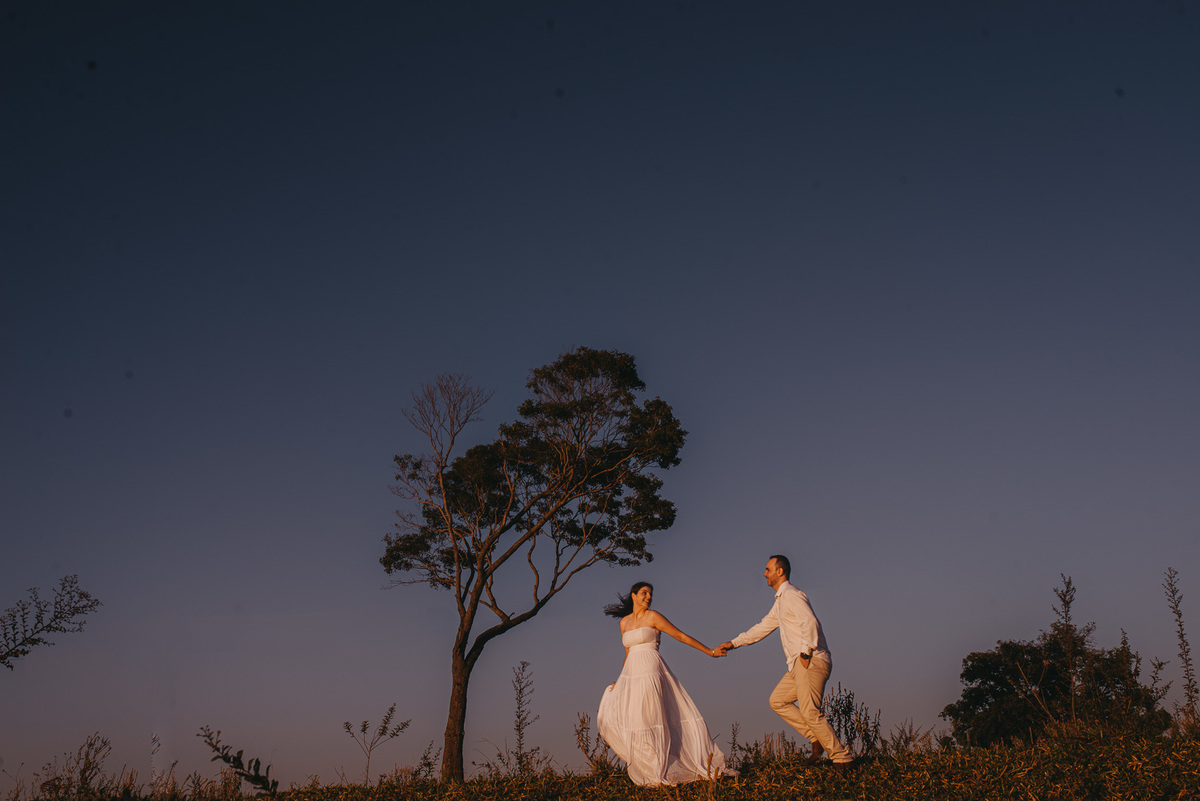 ensaio pre casamento fotografo de casamento noivado noivas vestido de noivado e de casamento fotografia no nascer do sol e no centro de presidente prudente
