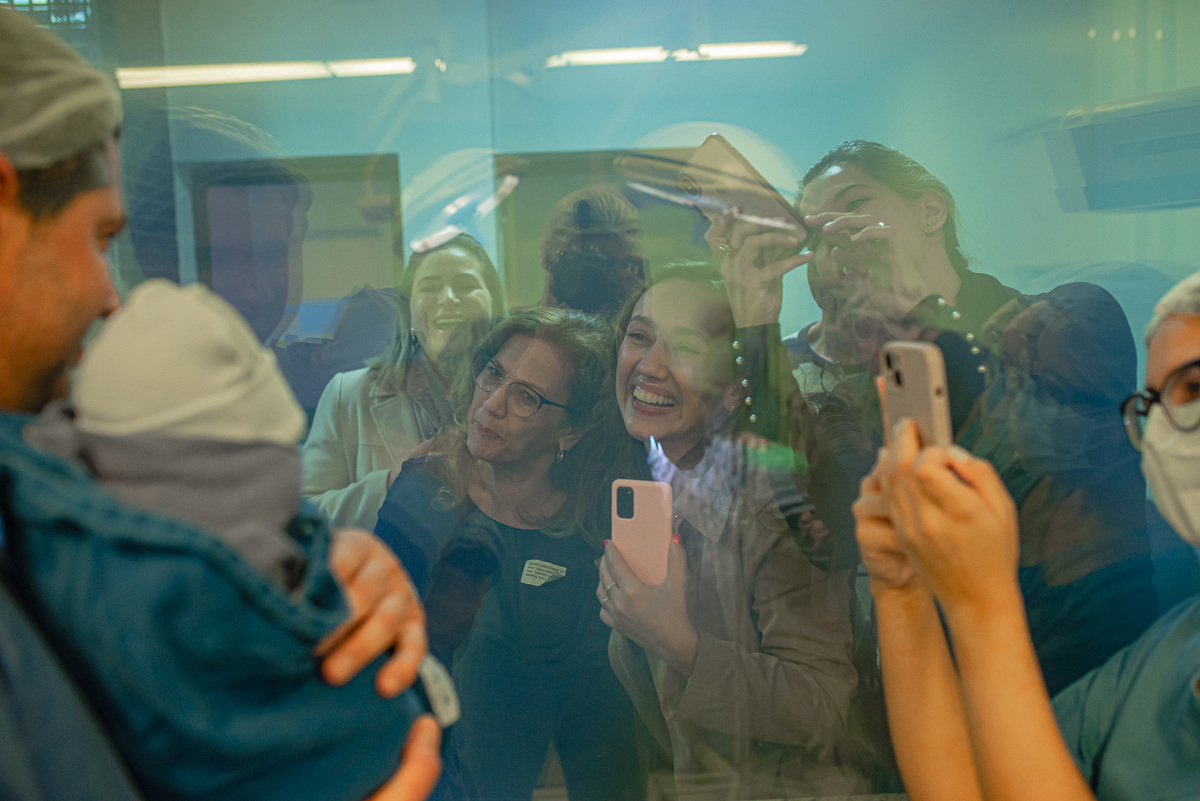 fotografia de parto no hospital iamada foto de parto cesarea gestante nascimento fotografo