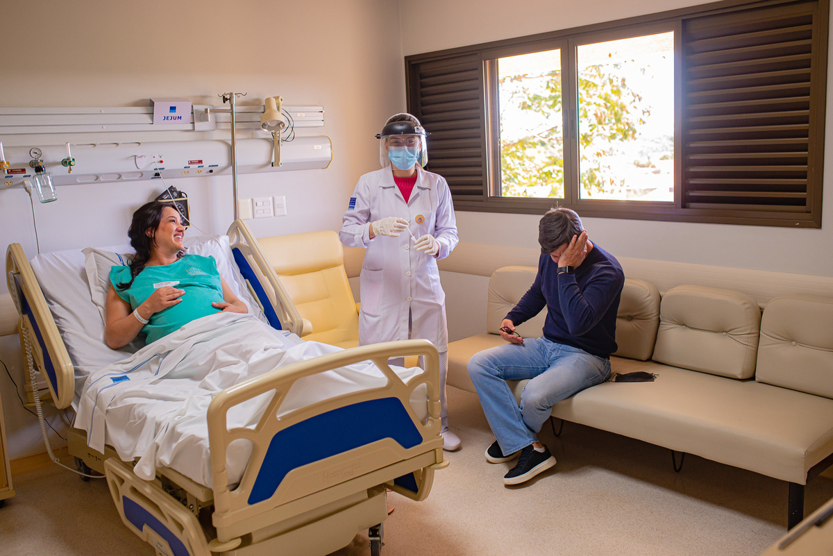 fotografia de parto no hospital iamada foto de parto cesarea gestante nascimento fotografo
