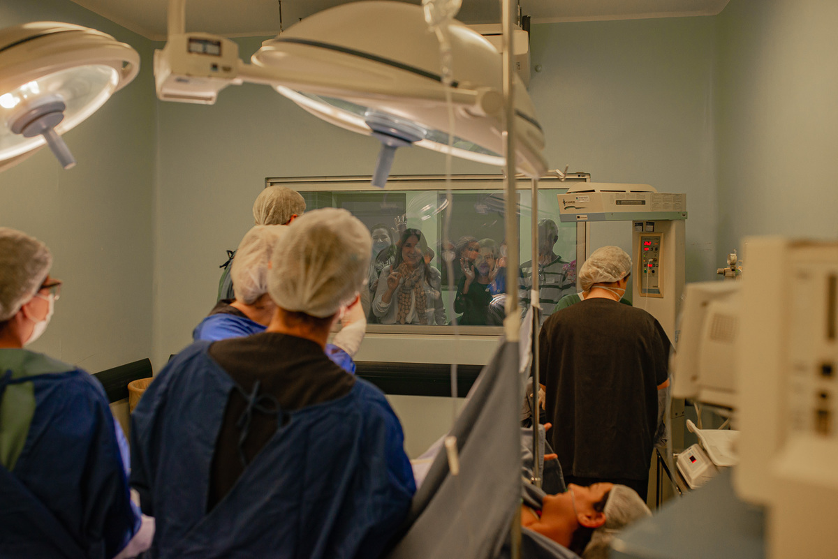 fotografia de parto no hospital iamada foto de parto cesarea gestante nascimento fotografo
