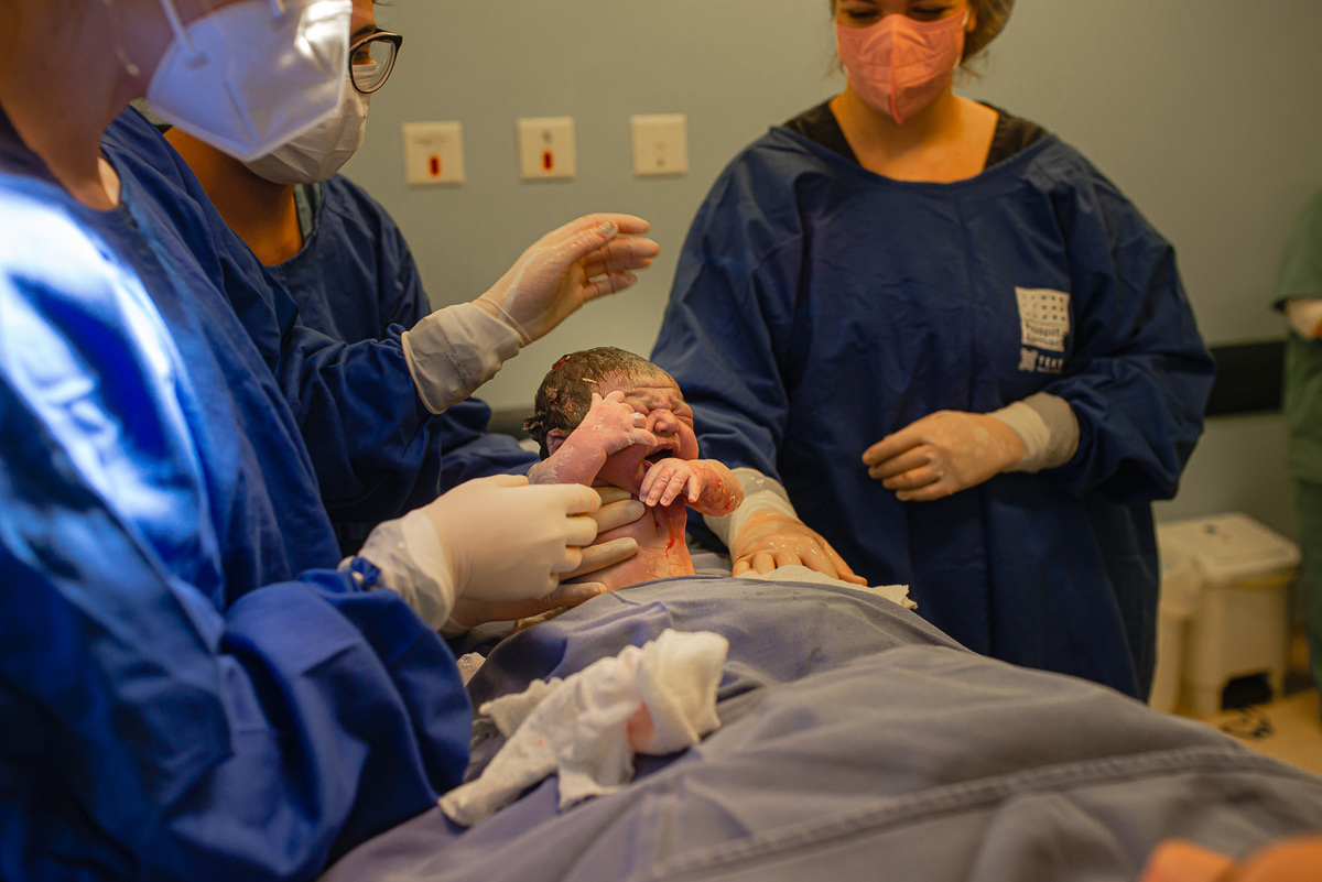 fotografia de parto no hospital iamada foto de parto cesarea gestante nascimento fotografo