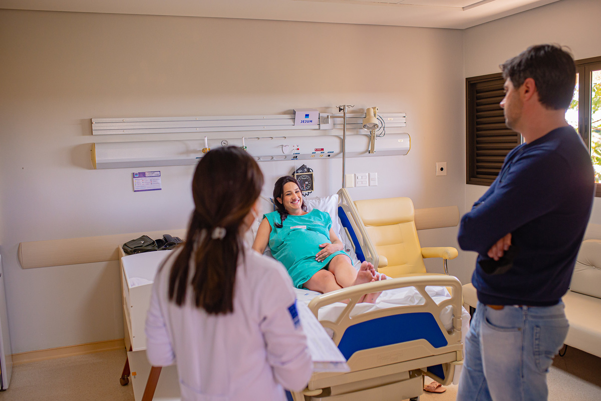 fotografia de parto no hospital iamada foto de parto cesarea gestante nascimento fotografo