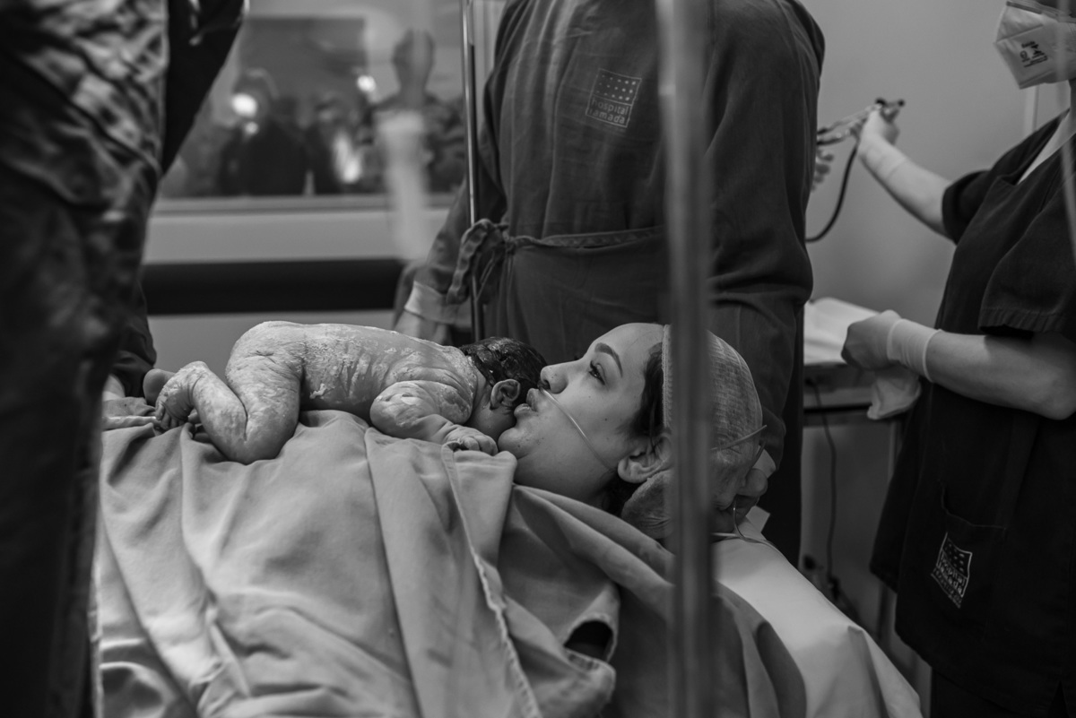 fotografia de parto no hospital iamada foto de parto cesarea gestante nascimento fotografo