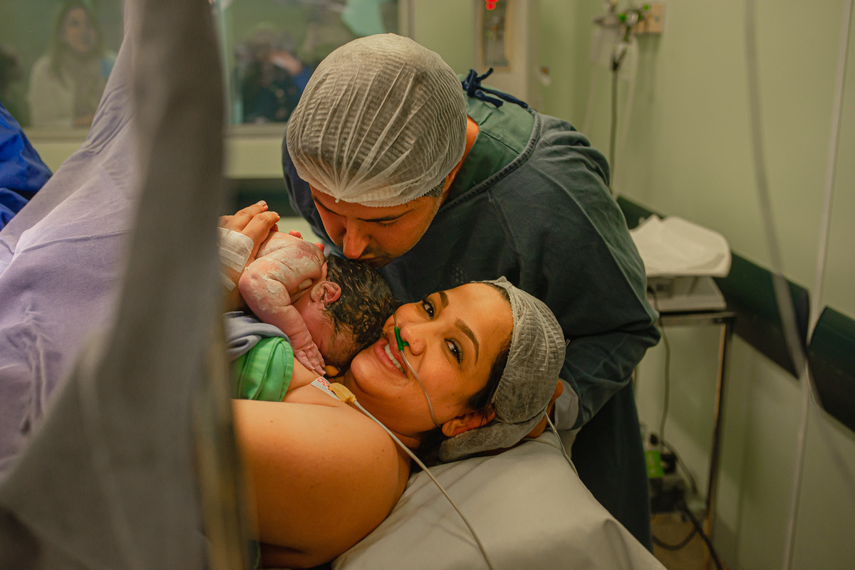 fotografia de parto no hospital iamada foto de parto cesarea gestante nascimento fotografo