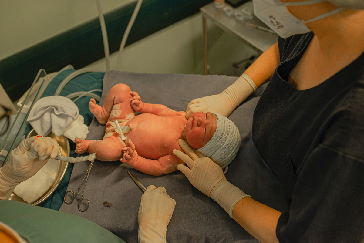 fotografia de parto no hospital iamada foto de parto cesarea gestante nascimento fotografo