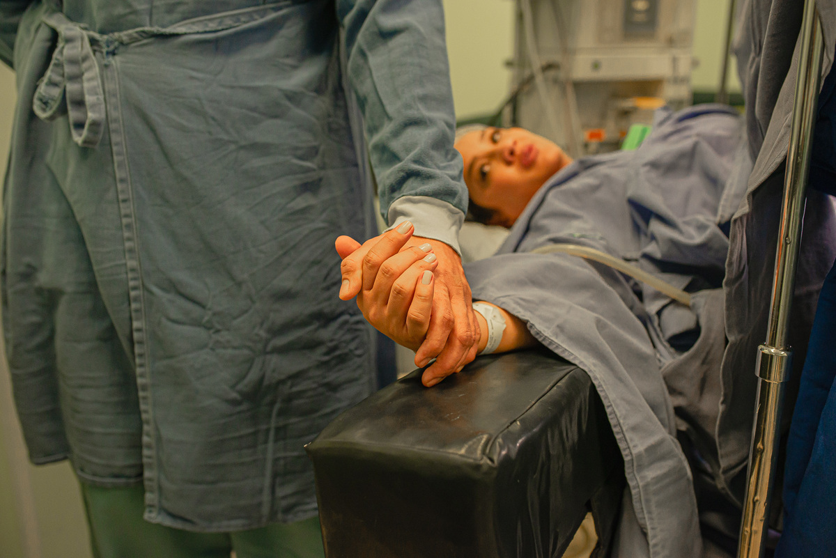 fotografia de parto no hospital iamada foto de parto cesarea gestante nascimento fotografo