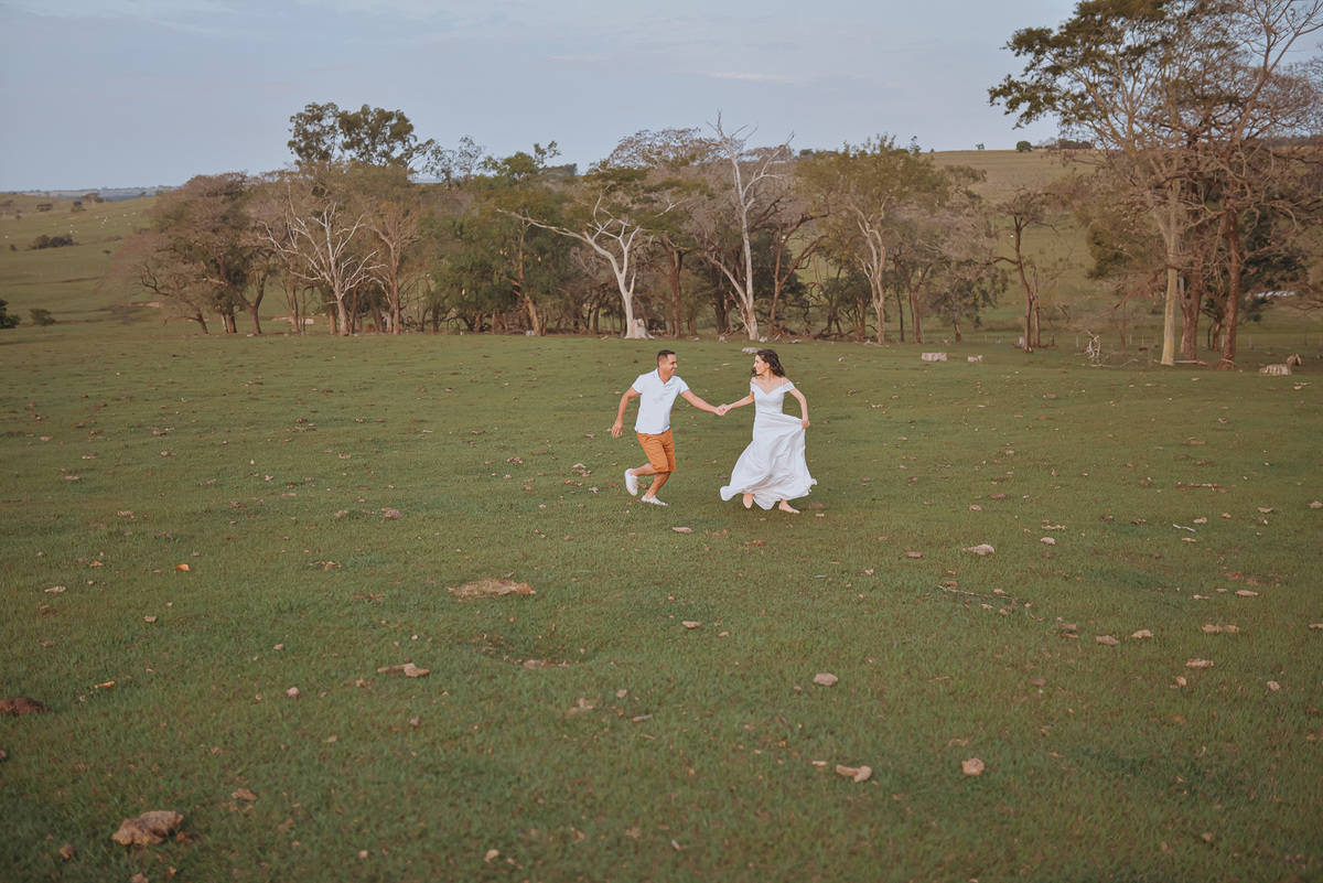 ensaio casal fotografia de casamento ensaio externo precasamento wedding prewedding pirapozinho casamento vestido de noiva ensaio de casal 