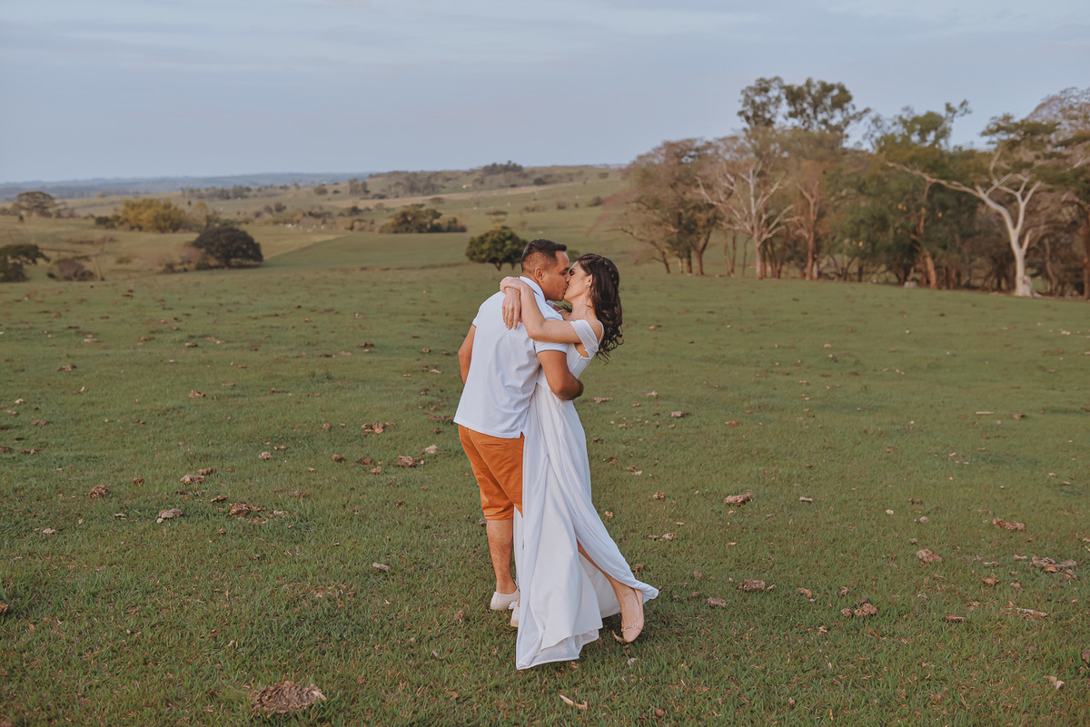 ensaio casal fotografia de casamento ensaio externo precasamento wedding prewedding pirapozinho casamento vestido de noiva ensaio de casal 