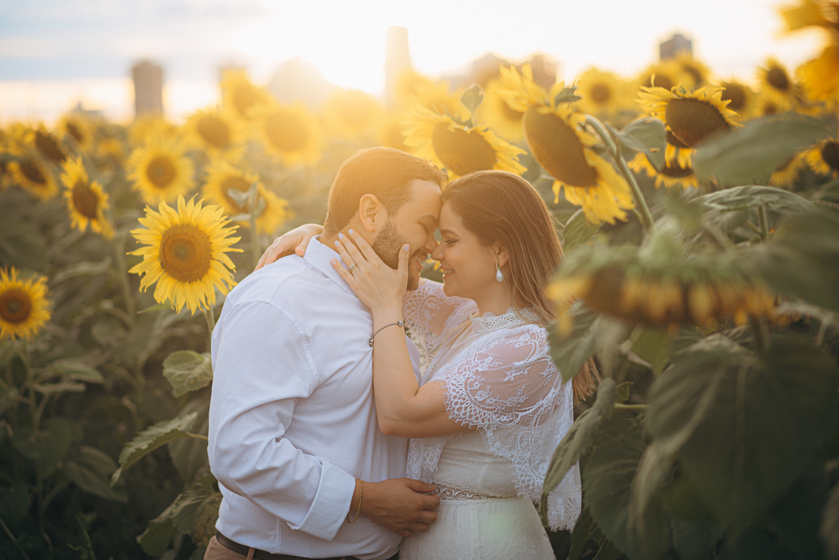 fotografo fotografosp ensaiocasal preweding noiva noivas vestido de noiva campo de giralssol girassois