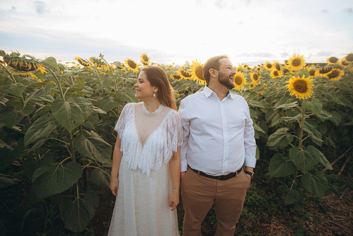 fotografo fotografosp ensaiocasal preweding noiva noivas vestido de noiva campo de giralssol girassois