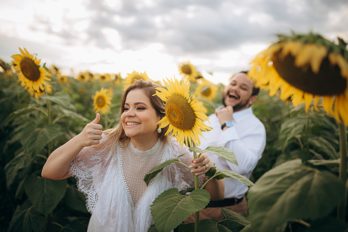 ensaio precasamento preweding casamento decoração de casamento pirapozinhosp maringá paraná fotografodecasamento fotografo fotografosp ensaiocasal preweding noiva noivas vestido de noiva campo de giralssol girassois