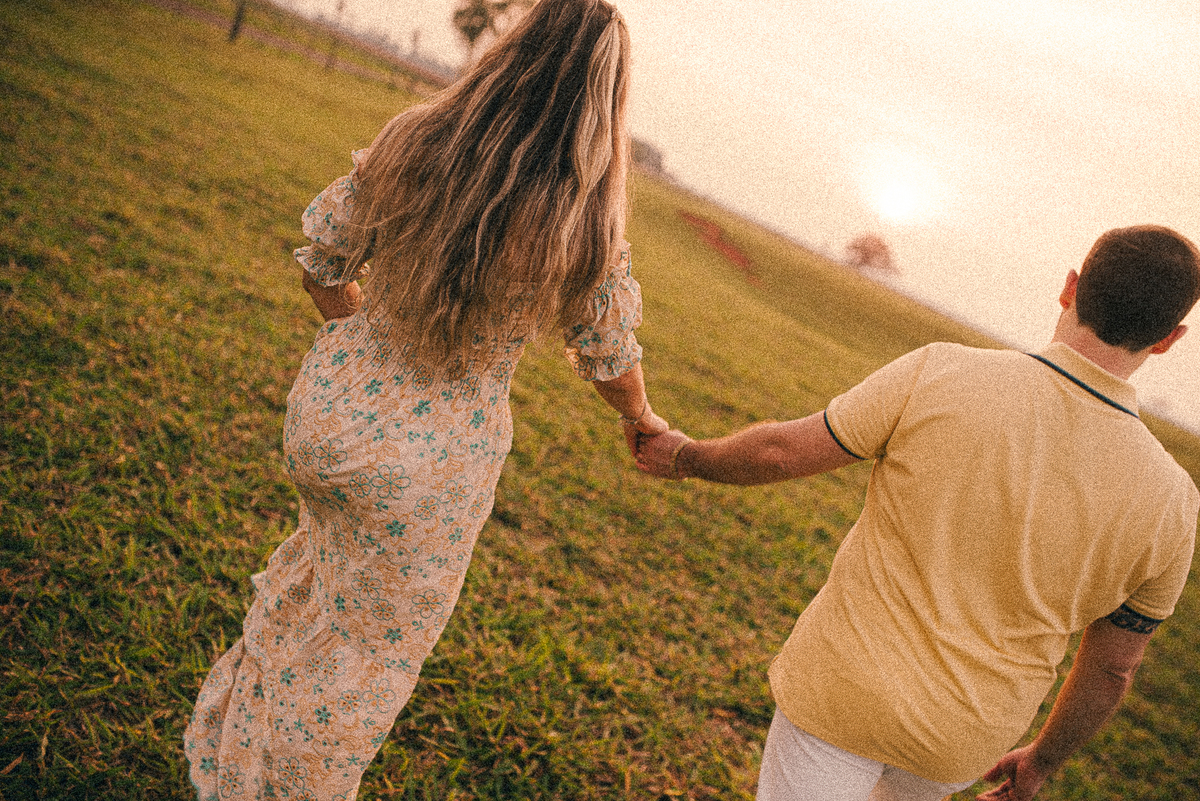 ensaio pré-casamento Preweding fotos precasamento cachorro fotos em casa ensaio em casa familia casamento noiva pirapozinho dog vestido de noiva casamento ensaio casal 