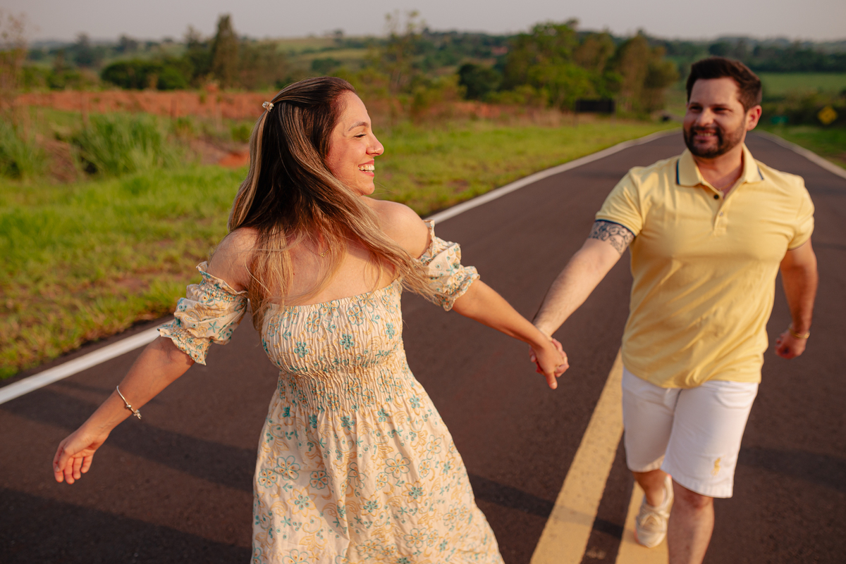 ensaio pré-casamento Preweding fotos precasamento cachorro fotos em casa ensaio em casa familia casamento noiva pirapozinho dog vestido de noiva casamento ensaio casal 