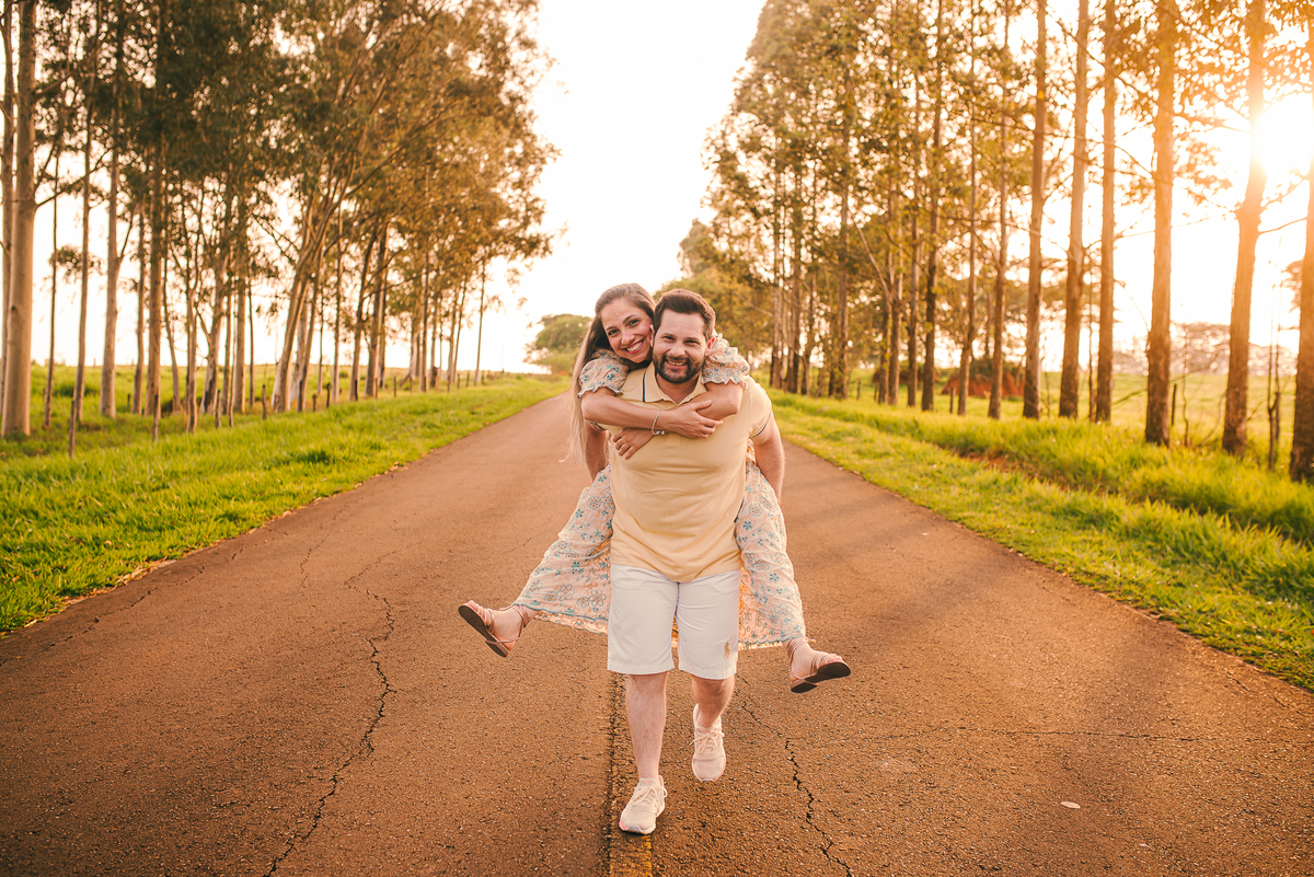 ensaio pré-casamento Preweding fotos precasamento cachorro fotos em casa ensaio em casa familia casamento noiva pirapozinho dog vestido de noiva casamento ensaio casal 