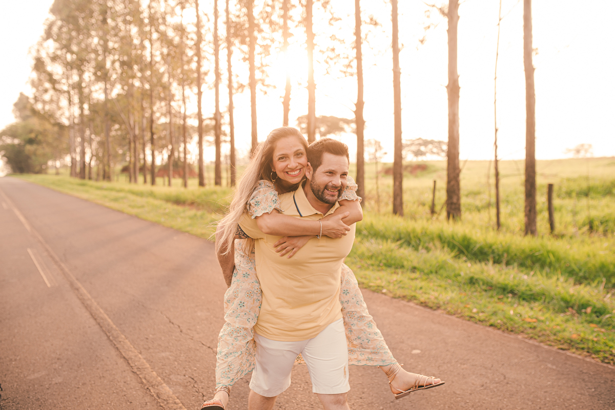 ensaio pré-casamento Preweding fotos precasamento cachorro fotos em casa ensaio em casa familia casamento noiva pirapozinho dog vestido de noiva casamento ensaio casal 