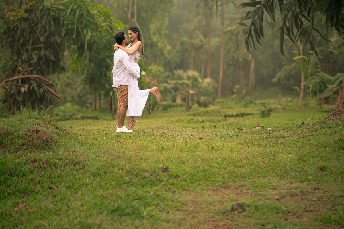 ensaio précasamento chuva fim de tarde montanha ensaio natureza casamento noiva vestido de noiva presidente prudente casamento no campo fotografia fotografo fotografo de casamento decoração de casamento pirapozinho 