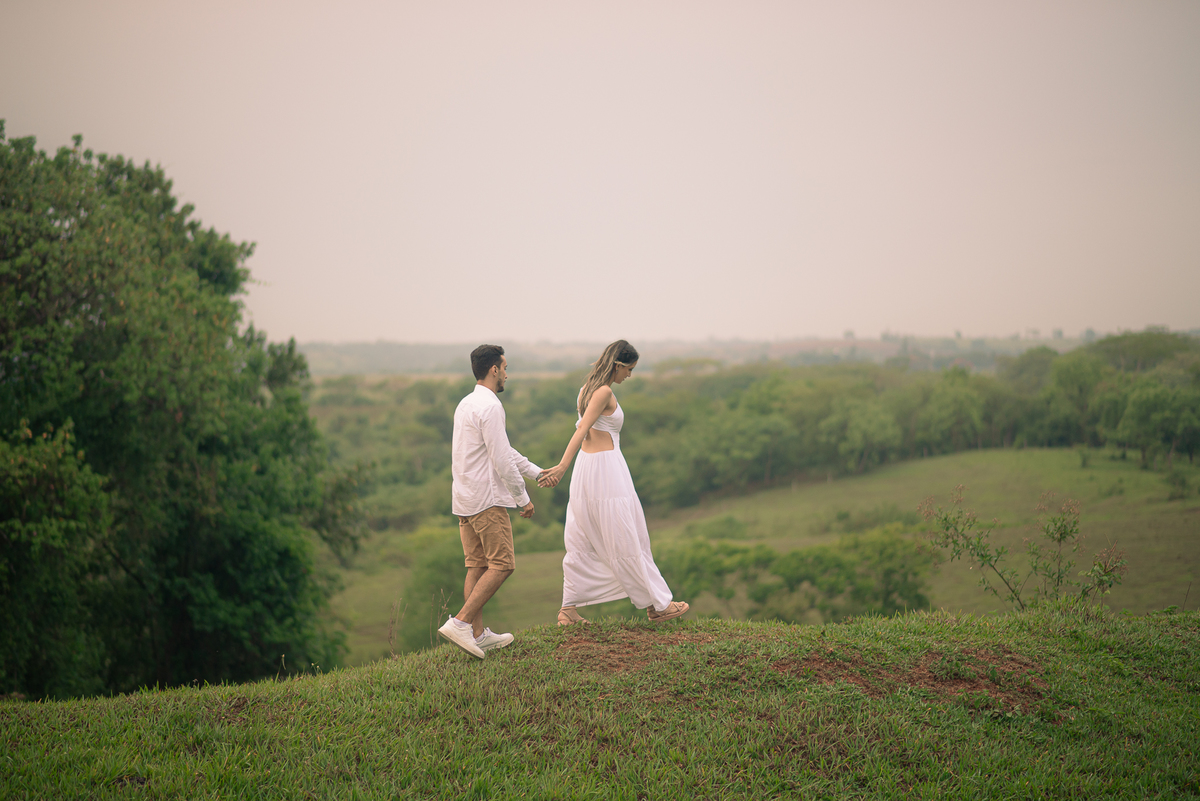 ensaio précasamento chuva fim de tarde montanha ensaio natureza casamento noiva vestido de noiva presidente prudente casamento no campo fotografia fotografo fotografo de casamento decoração de casamento pirapozinho 