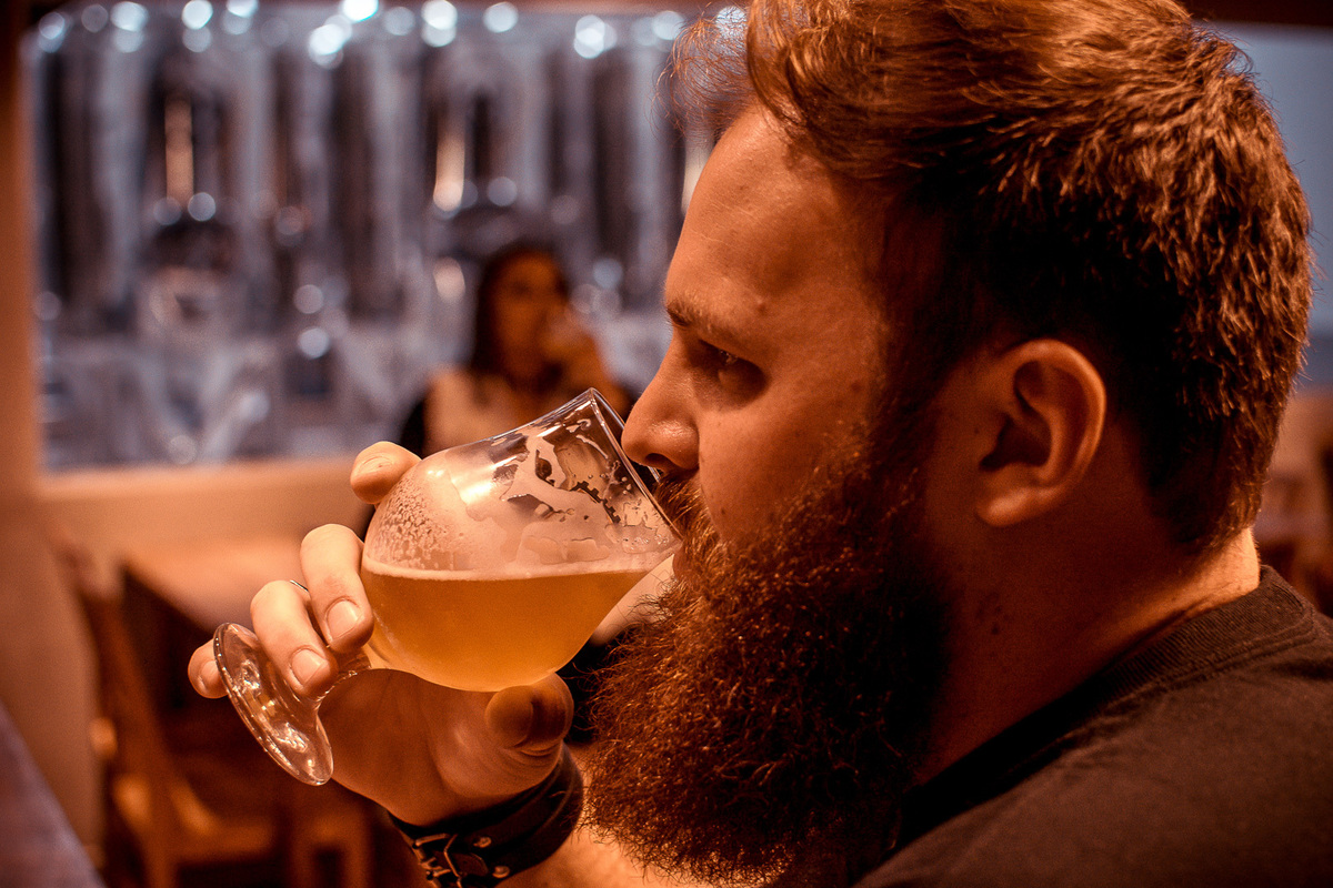 ENSAIO CRIATIVO DE CASAL NO BAR POSES PARA FOTOS E RETRATOS NOIVADO PREWEDDING