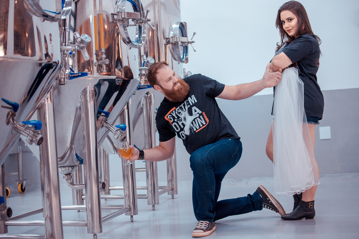 ENSAIO CRIATIVO DE CASAL NO BAR POSES PARA FOTOS E RETRATOS NOIVADO PREWEDDING