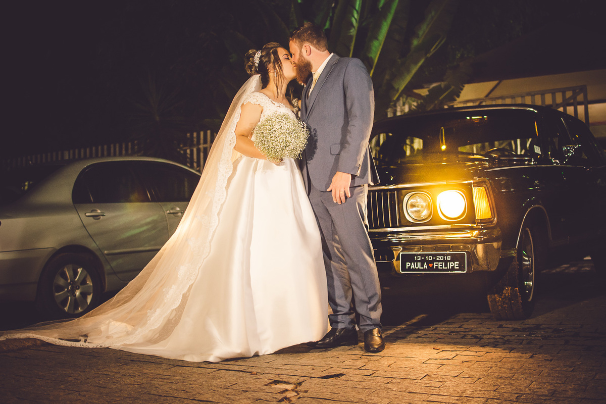 FOTOGRAFIA CASAMENTO NOIVA MAQUIAGEM NOIVO BARBEARIA EMOÇÃO CASAMENTO FOTOS CRIATIVAS FOTOS DA IGREJA CASAL WEDDING FOTOS DA FESTA DE CASAMENTO CASAL NO FINAL DA FESTA FOTOS DEPOIS DA IGREJA 